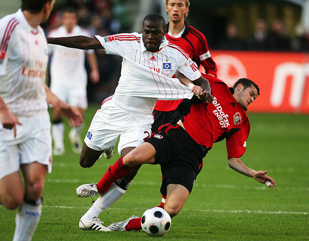 疑是对其国 疑是对其国